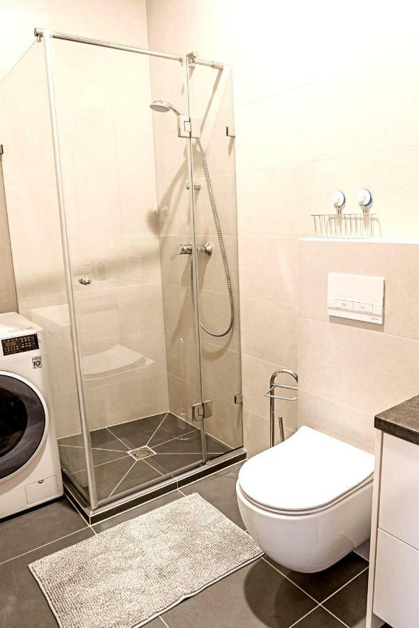 Modern 1Bd Apartment In Old Town By Hostlovers 카우나스 외부 사진